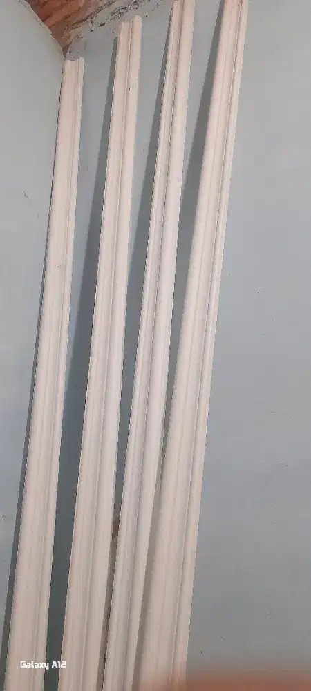 Jual rugi wall moulding pvc ada 4 batang.panjang/batang 2,90m