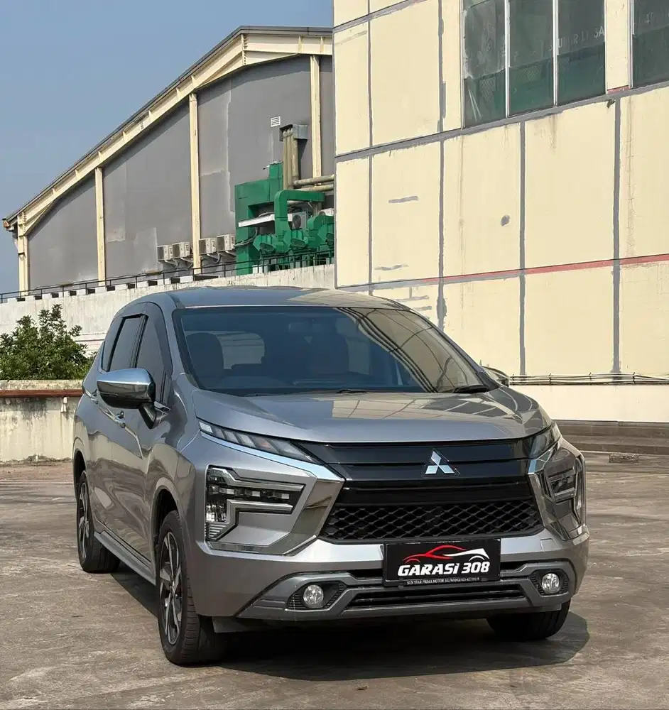 Mitsubishi New Xpander Ultimate AT 2022 Abu Abu Silver Kilometer 49 rb