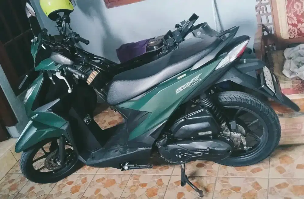Beat Deluxe Hijau Doff 2023 KM 16.000 an