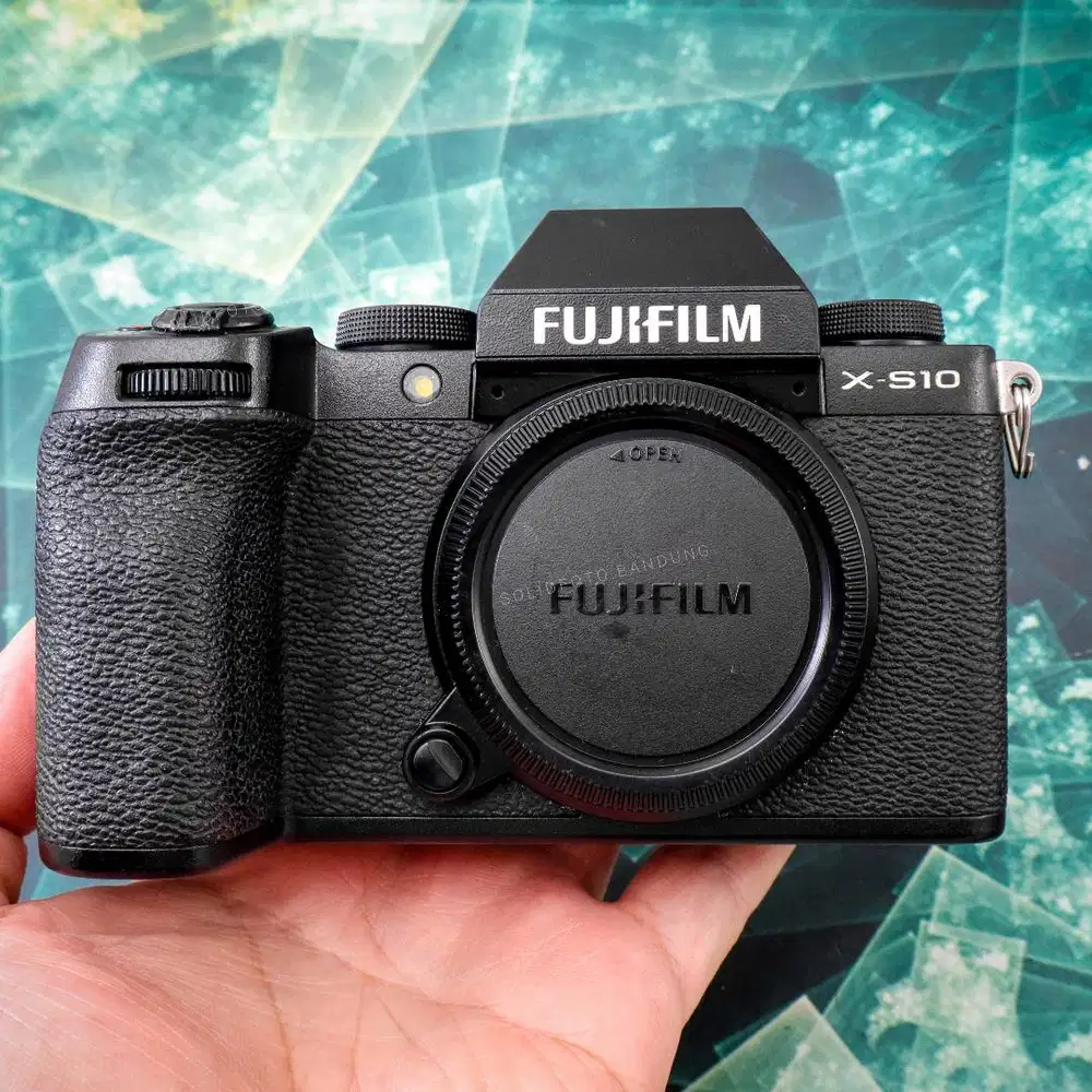 Fujifilm X-S10 Body. Fullset Mulus. Fuji XS10