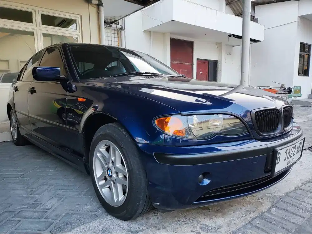 BMW E 46 tahun 2003 Tipe Mesin N42 Warna : Mauritus Blue