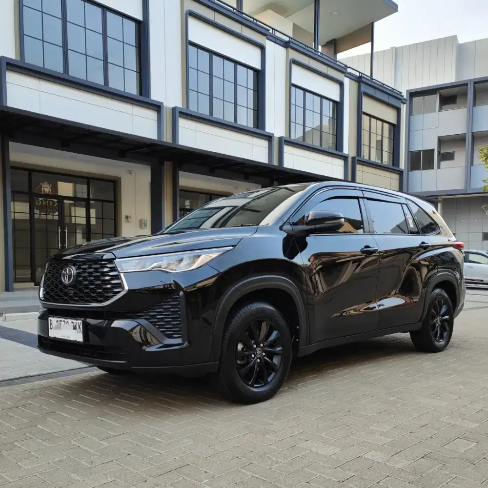 Toyota Innova Zenix V 2022 Matic Hitam