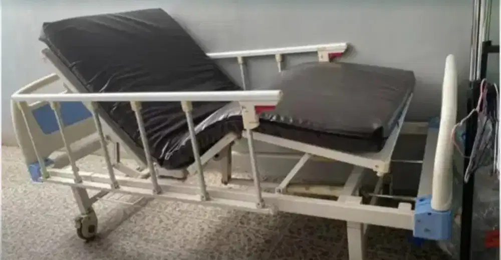 Bed RS/tempat tidur rumah sakit.
