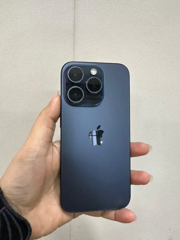 Second Iphone 15pro 256GB Ex Garansi Resmi iBox mulus Unit + Charger