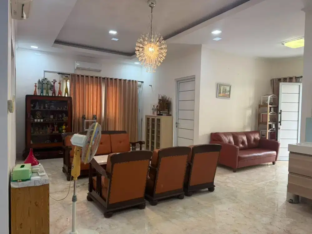 Disewa Rumah Luas 5+1 KT Semi Furnished, 8 AC di Cluster Alamanda - Jakarta Garden city | 015