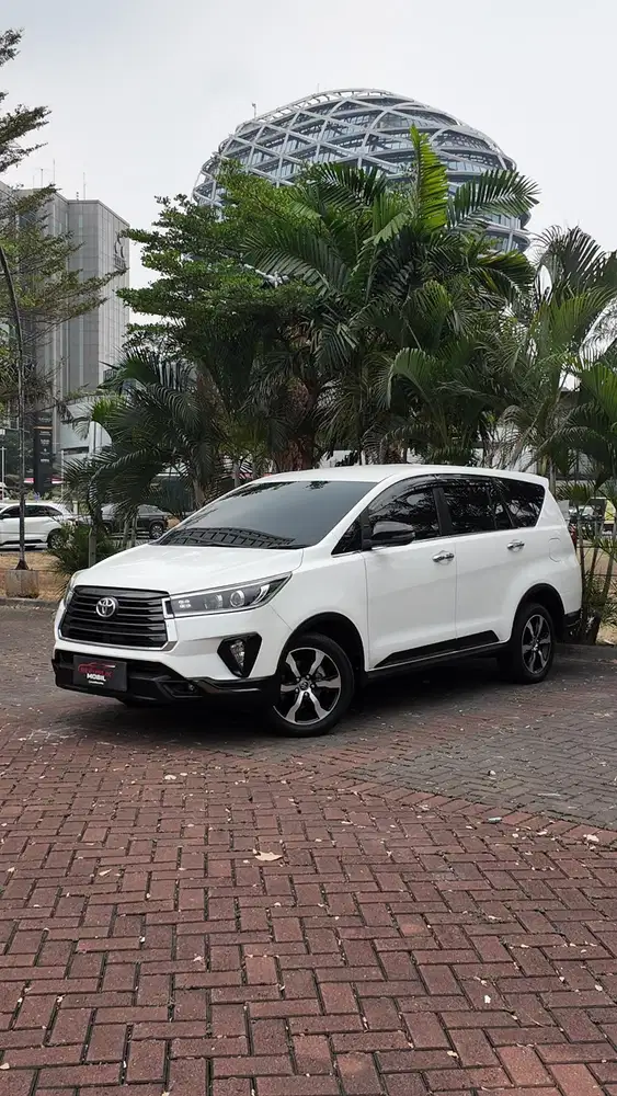 Toyota Kijang Innova 2.4 V AT (Diesel) innova putih