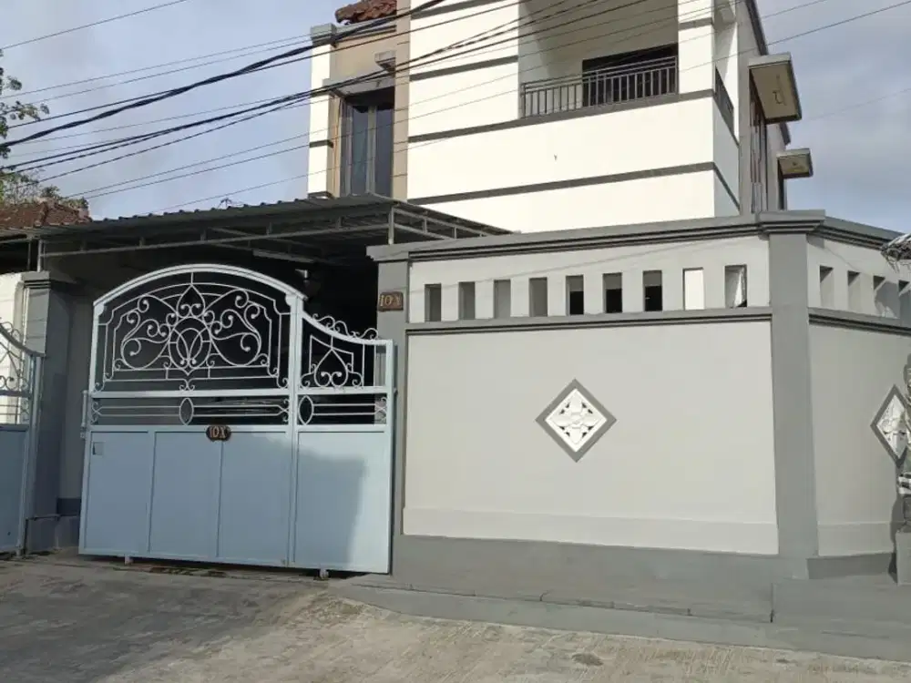 Dijual rumah terawat nyaman dan aman 2 lantai dekat gunung catur dan kebo iwa posisi hook lokasi gatsu barat denpasar
