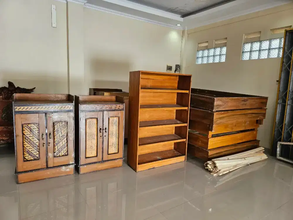 Ranjang kayu dipan ukuran 140 x 200 masih bagus