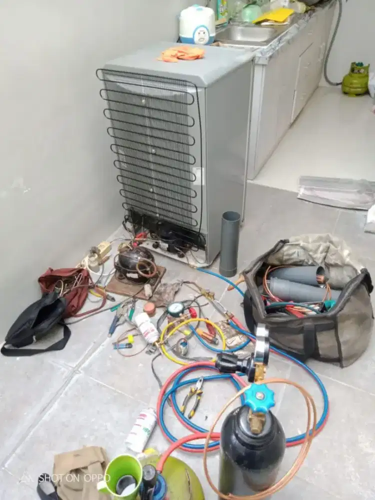 Jasa service kulkas, pompa air, mesin cuci service AC bergaransi