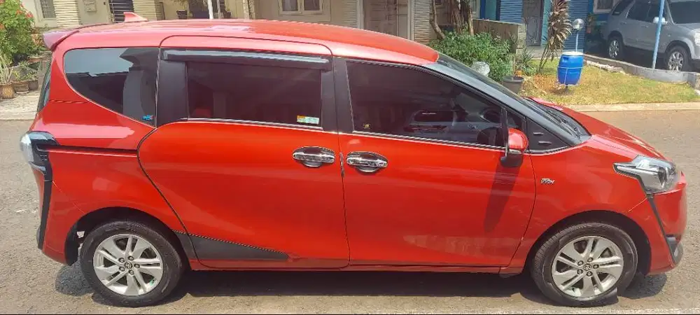 TOYOTA SIENTA (2018)
