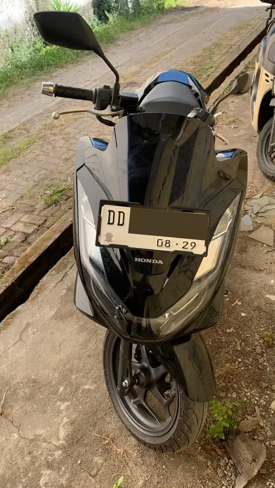 Honda PCX 160 Hitam Glossy