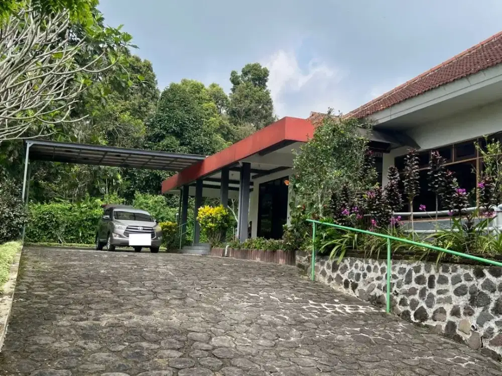 LJM 0091 Dijual / For Sale Villa Bagus Dengan Halaman Luas Area Trawas Mojokerto