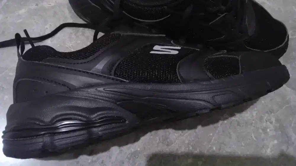 Skechers go walk
