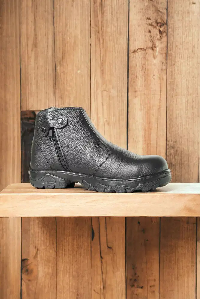 Hemat Sepatu safety pekerja tambang Balikpapan