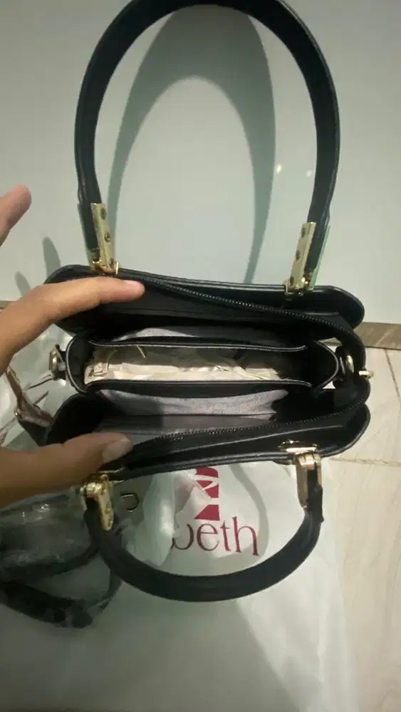 Tas Wanita Elegan – Kondisi Bagus(NEW)