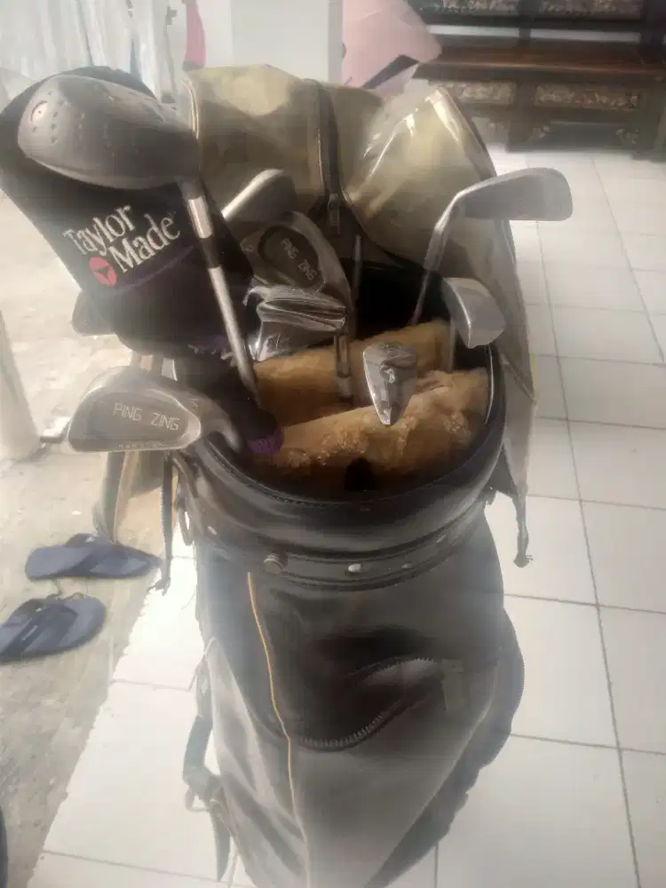 Di jual alat olah raga Golf siap tempur bersama Cady cantik anda.