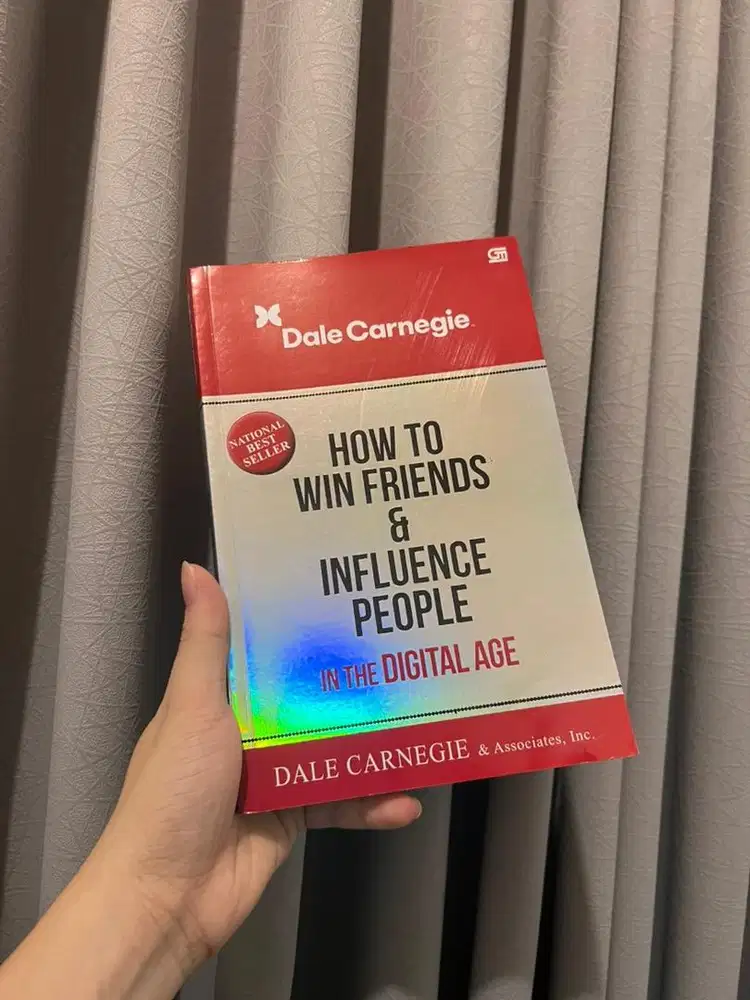 Buku How to Win Friends & Influence People in the Digital Age