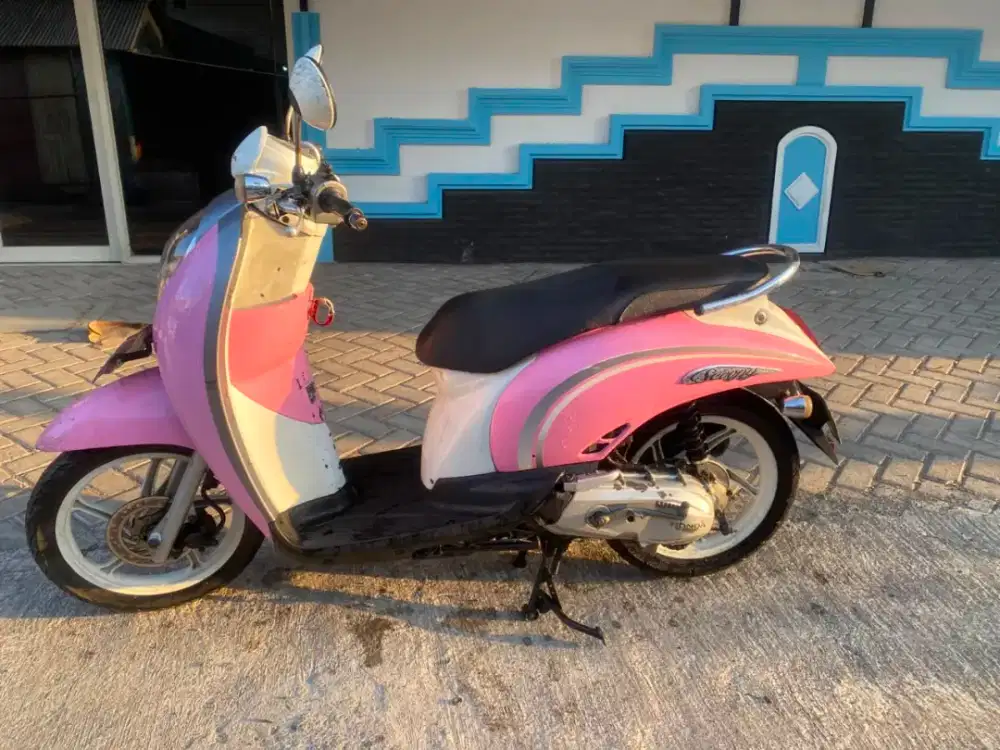 Honda Scoopy 2010 Pink - Plat W - Surat Lengkap - No Minus - Nego