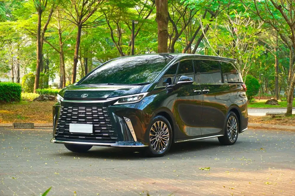 Lexus LM350h Hybrid Luxury A25A-FXS 2023 /2024 Hitam Terawat