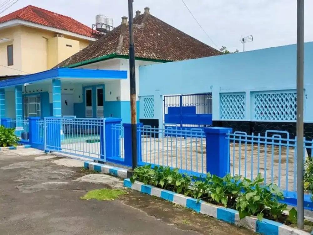 Dijual Rumah Semi Furnish Klasik Terawat di Klojen Malang