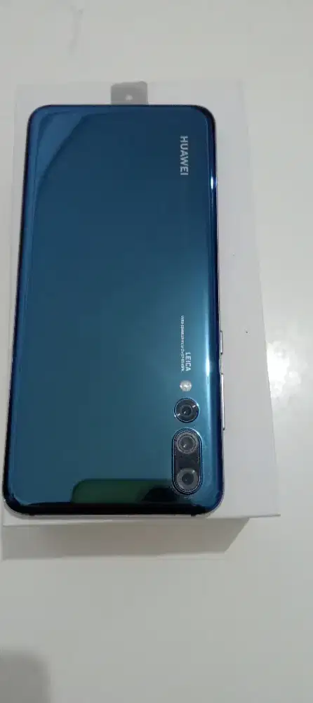 Handphone Huawei P 20 pro