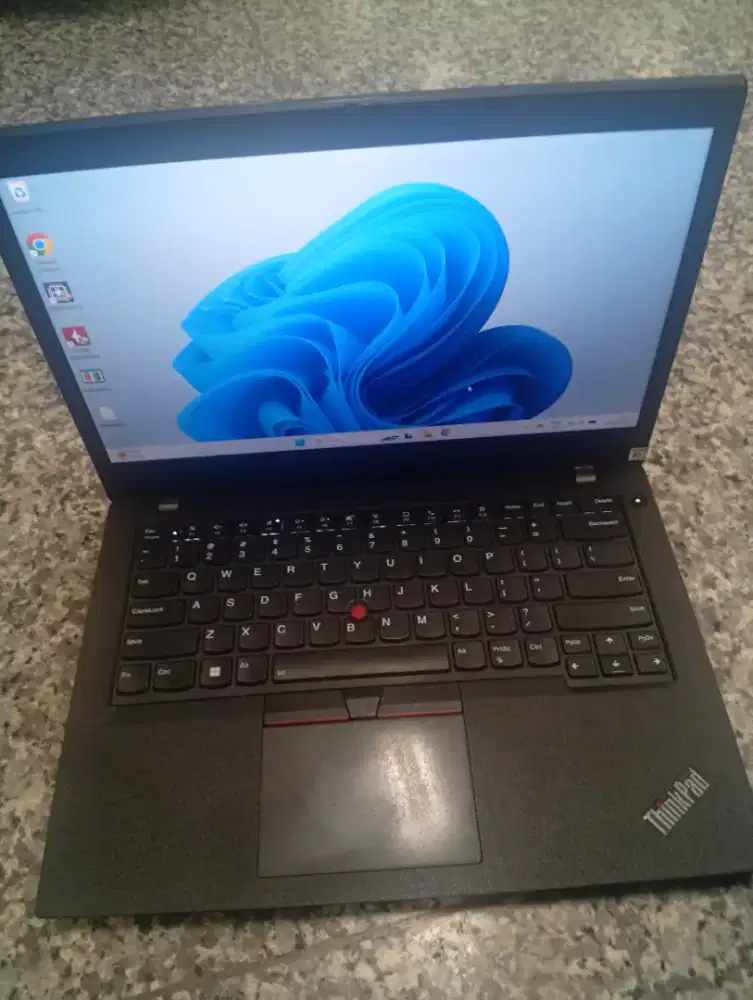 Thinkpad L14 Core i5 gen 11
Ram 8 GB 
Ssd nvme 256