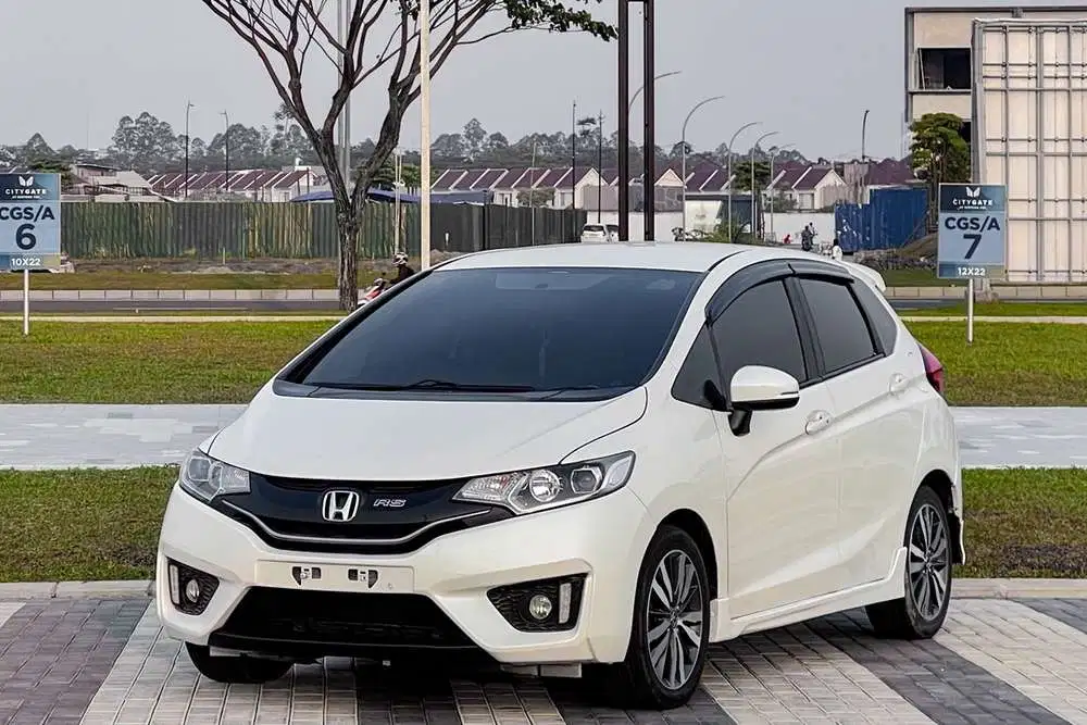 Honda Jazz 2015 Bensin matic AT 2015 putih