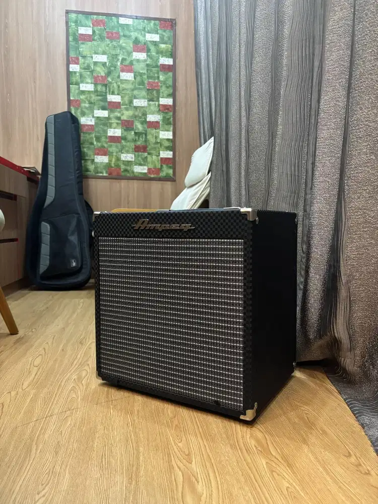 (Like NEW) Amplifier Bass Ampeg Rocket Bass RB-108 30W + Box