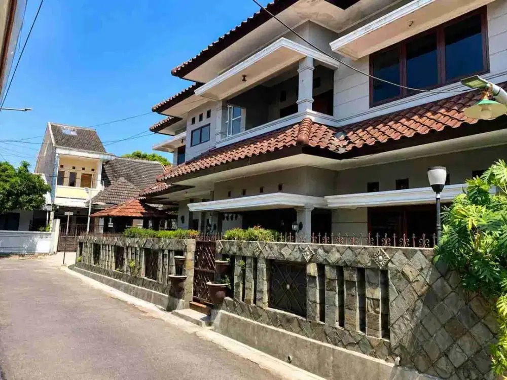 Rumah Bagus 2 Lantai Sayap Buah Batu Turangga