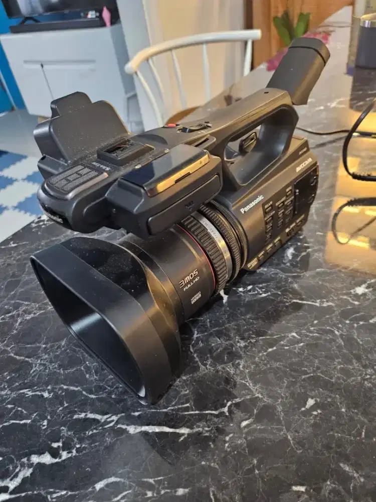 CAMERA  AVCAM AG-AC904