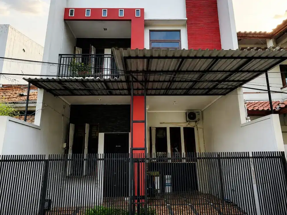 ANA RUMAH TERAWAT UK 7X15M DI KOMPLEK KAVLING POLRI JELAMBAR