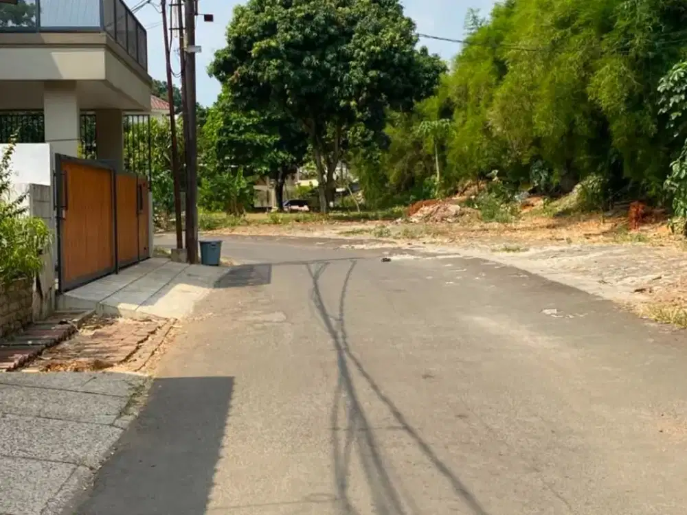 Dijual Rumah Ex Resto ( 16X15m) Depan Fasum Hadap Selatan di BSD Sektor 1.4 Griya Loka