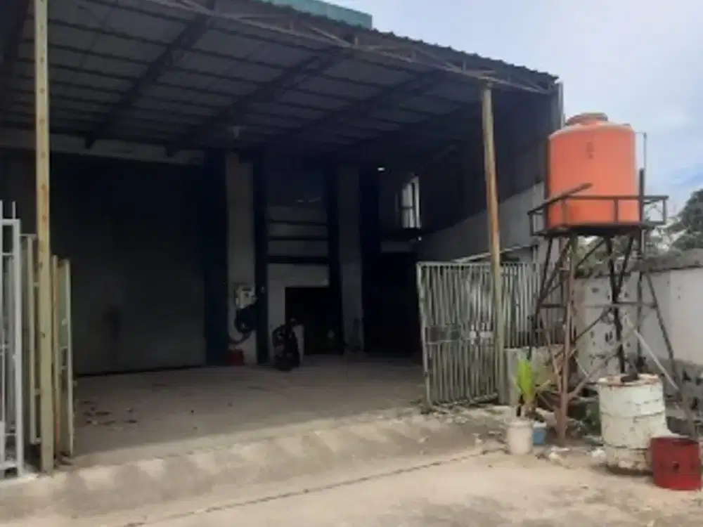 Gudang  sangat terawat di kapuk business centre akses tol bebas banjir di kamal muara