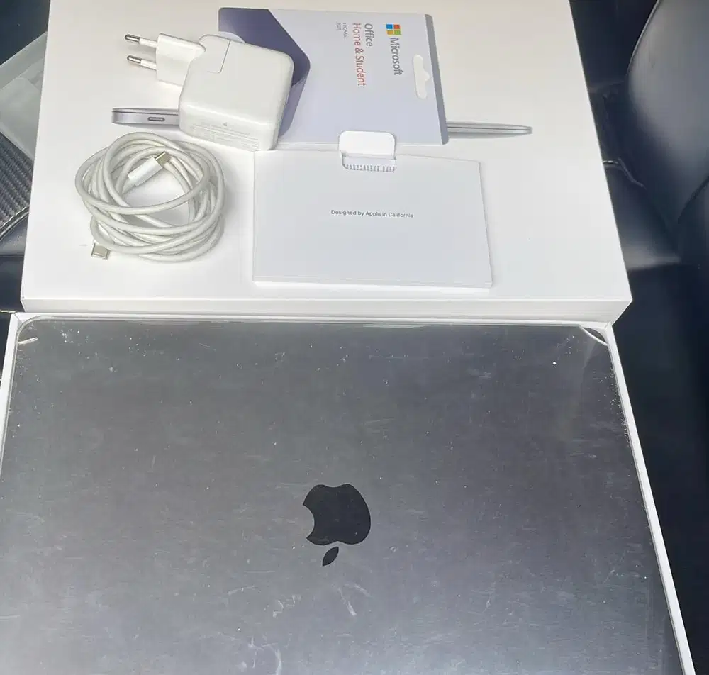 Macbook Air M1 256GB/8GB IBOX Lengkap