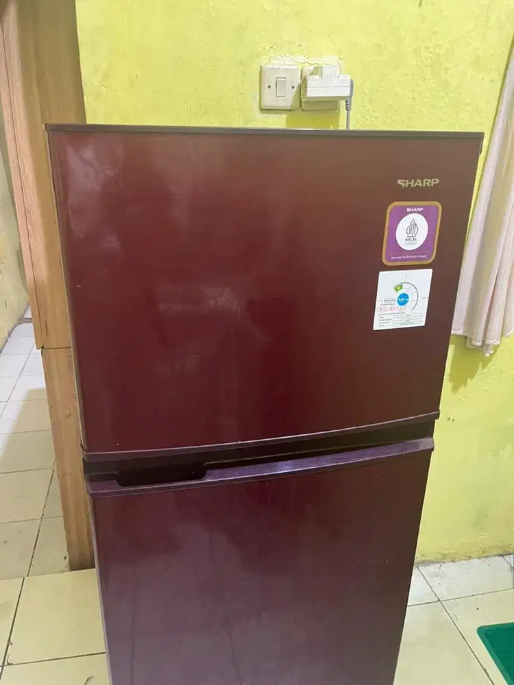 Sharp Kulkas 2 Pintu New Shine Series Hairline Dark Red SJ-195MD-SR2