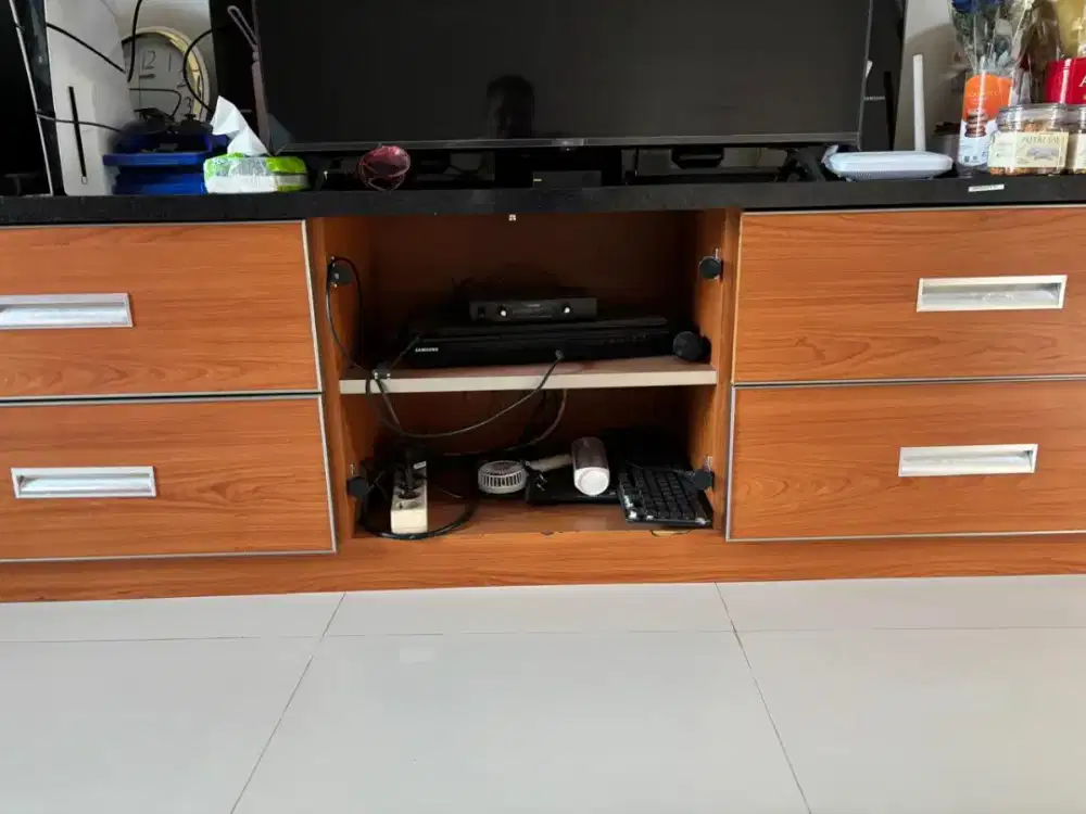 Lemari serbaguna/ lemari tv