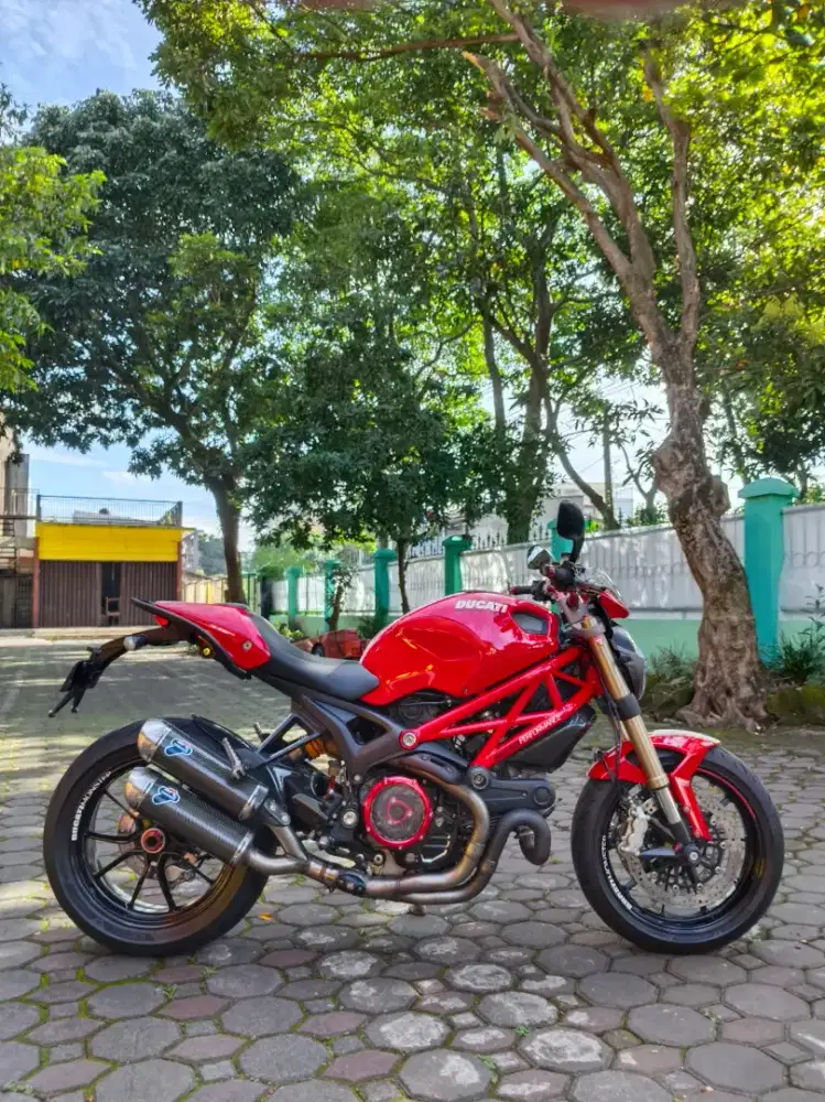 Ducati monster 1100 Evo red 2011