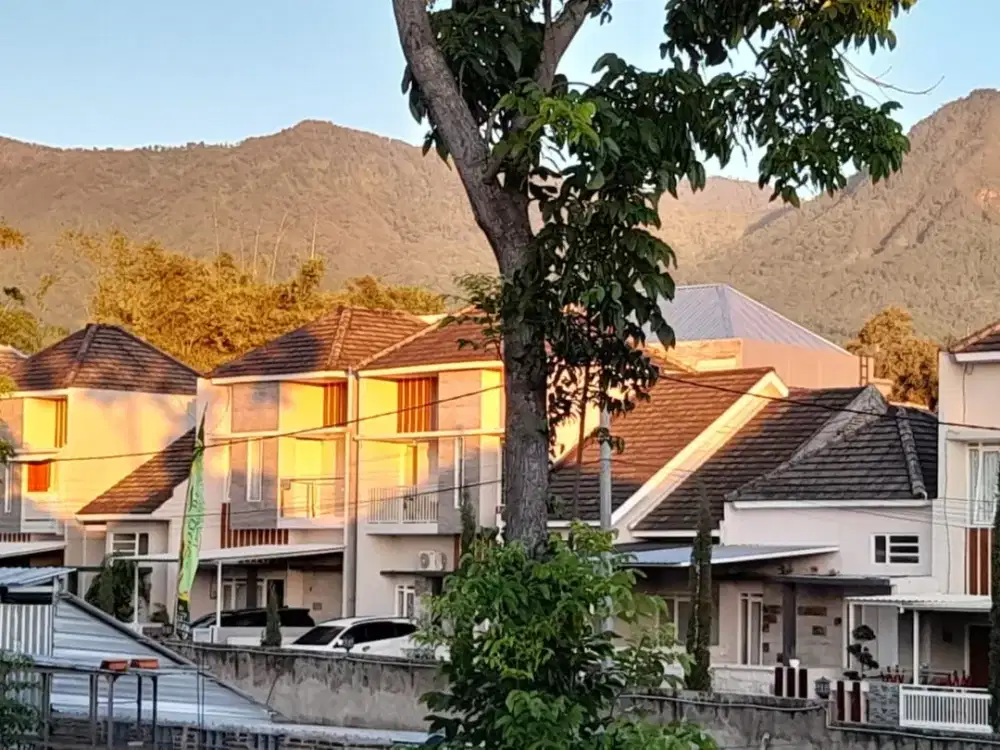 MURAH! Rumah Villa Full Perabot, Kolam Renang Dekat Jatim Park 3 Kota Wisata Batu