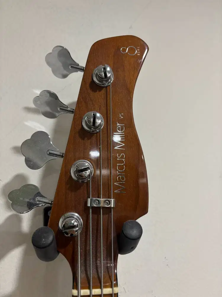 (Like NEW) Bass Sire Marcus Miller V5 Alder 4-string Vintage White