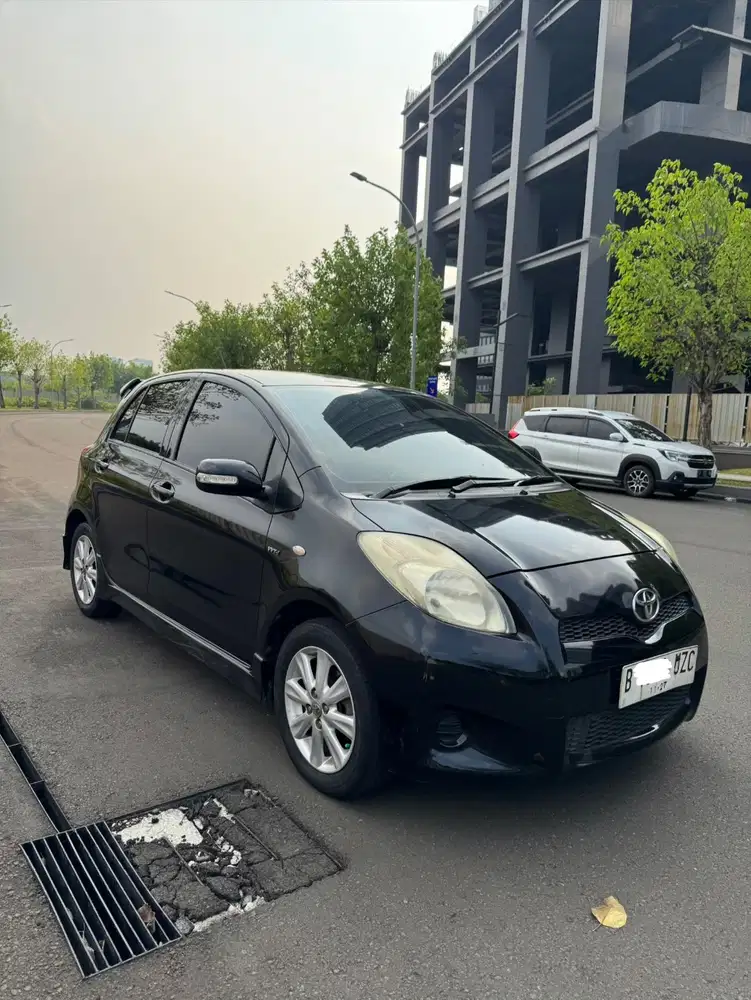 JUAL Yaris 2012 Hitam Type E Automatic Yaris Bakpao
