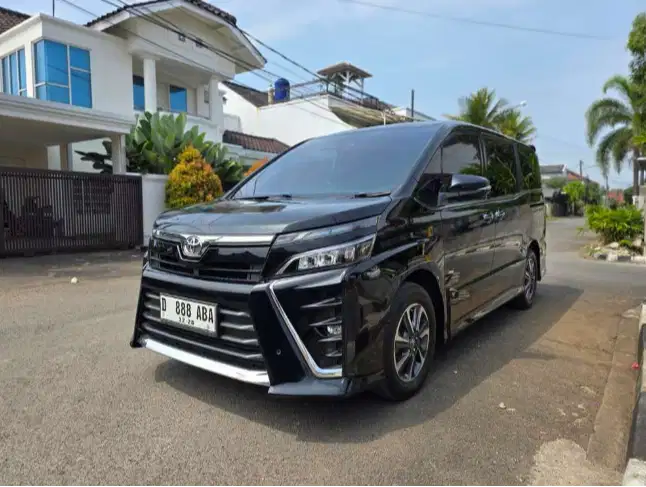 Toyota Voxy 2018 AT Matic Plat Cantik