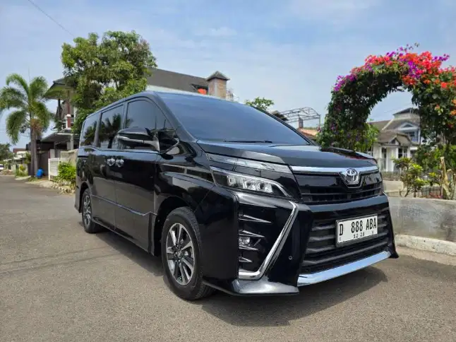Toyota Voxy 2018 AT Matic Plat Cantik