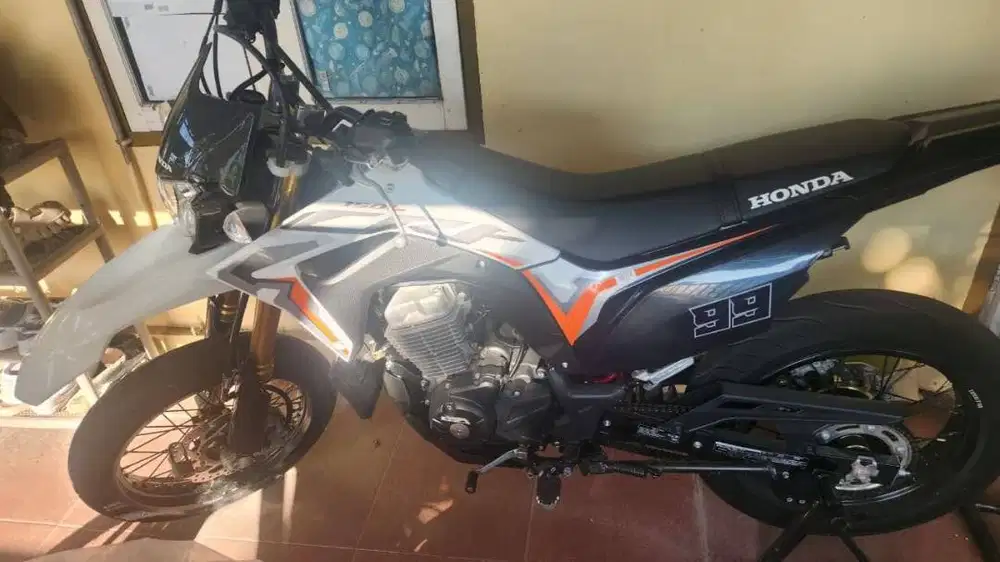 Honda CRF150L 2025 Hitam Putih Mulus Surat Lengkap Plat DM
