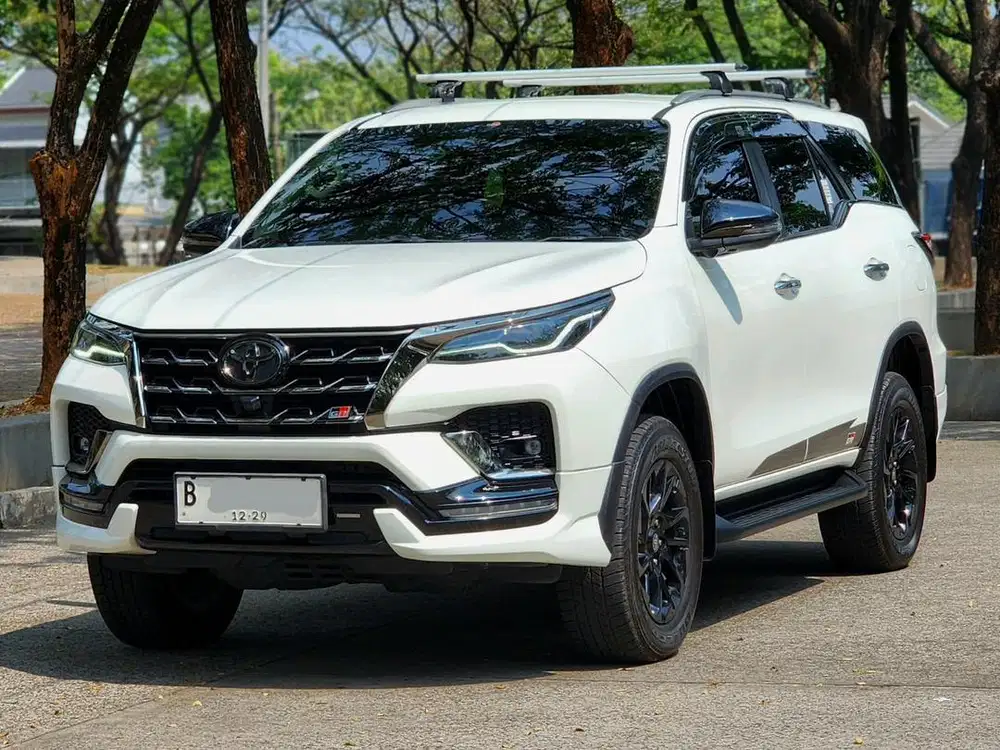 Toyota fortuner GR sport 2022 Putih low kilometer unit mulus terawat