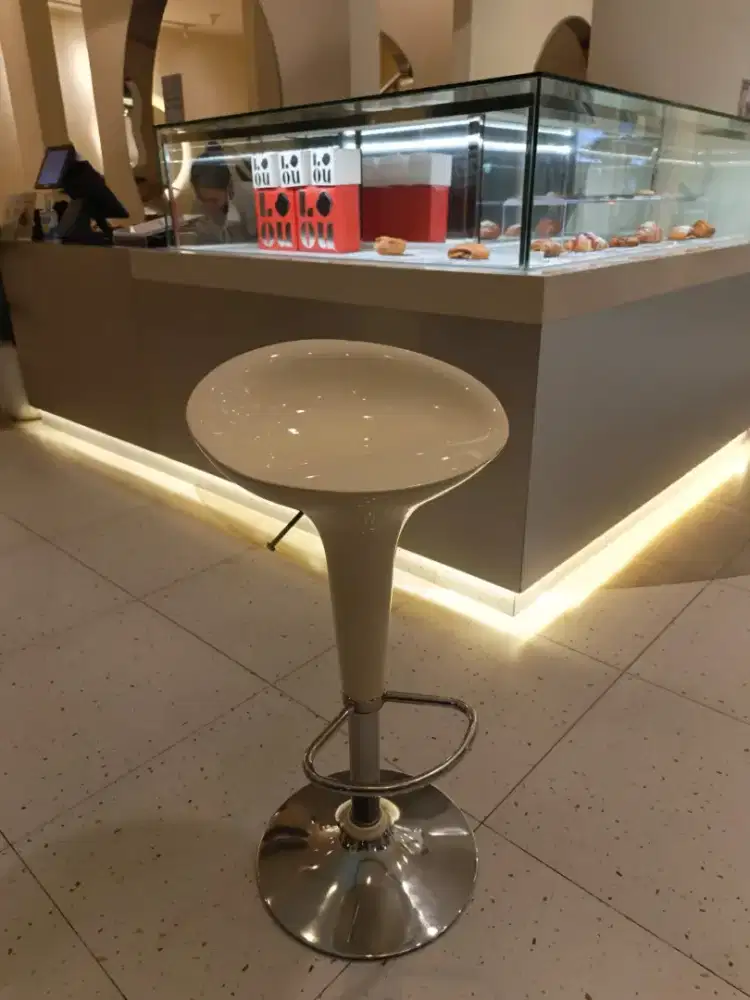 Kursi spin bar putih