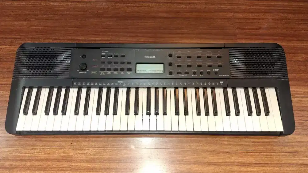 Yamaha PSR E-273 Piano Keyboard