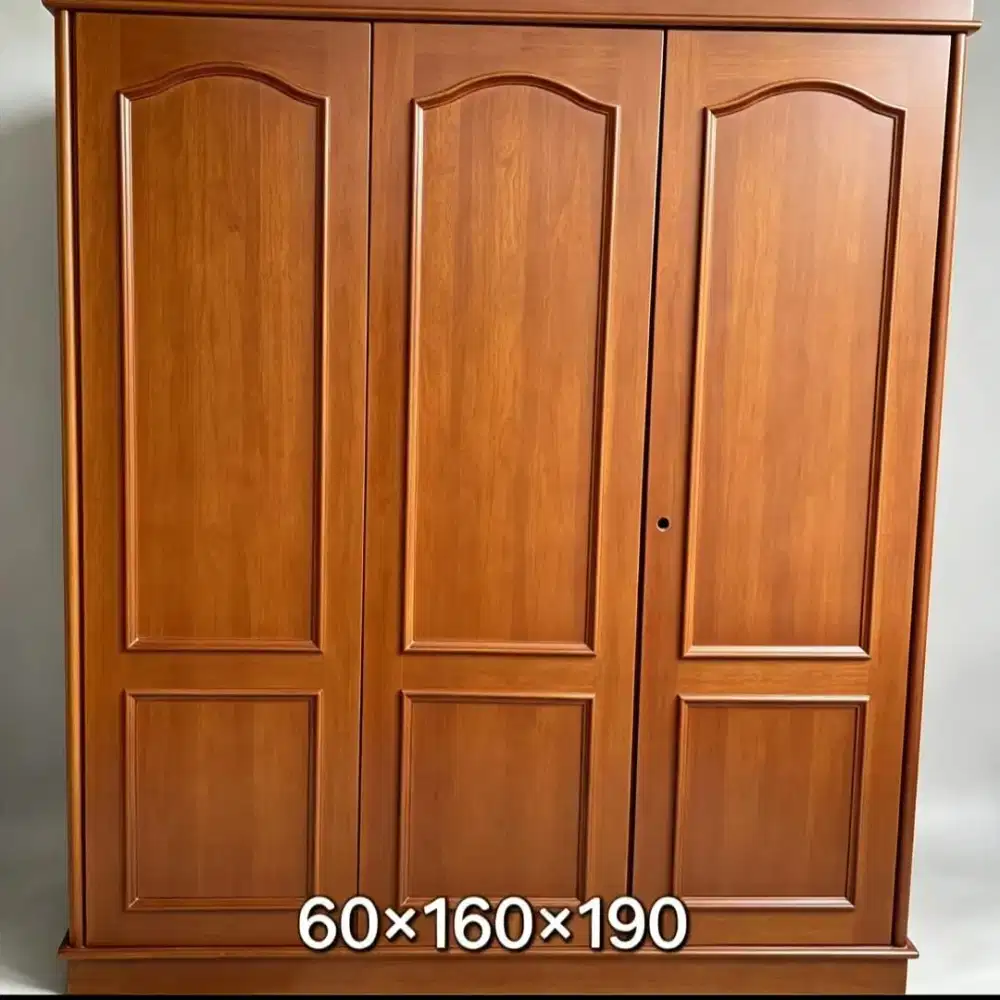 Lemari Baju 3 pintu merk Guhdo