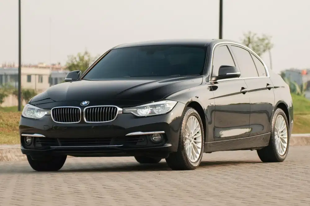 BMW 320i Luxury 2019 (F30)