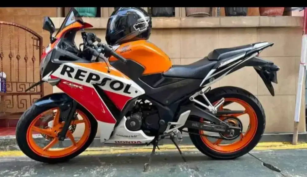 HONDA CBR 150R REPSOL 2015