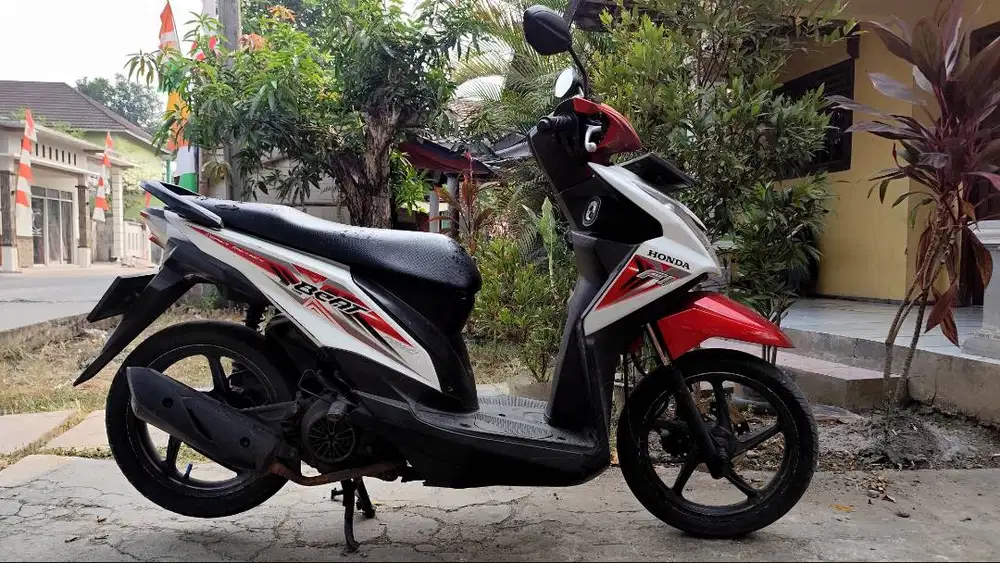 Honda BeAT 2016 Putih Merah Balaraja – Low KM 19rb, Surat Lengkap.
